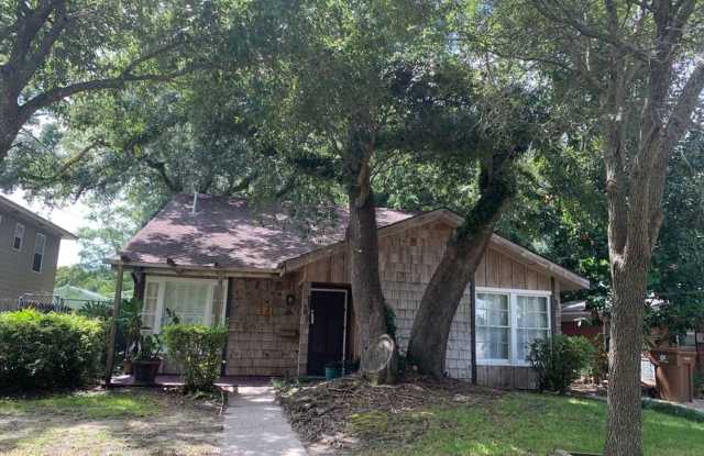 4 bedroom Home 3 blocks from Gulf of America