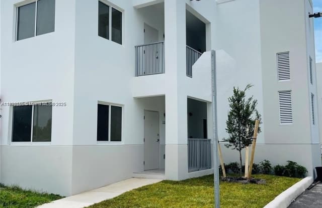 Photo of 310 E 7th St