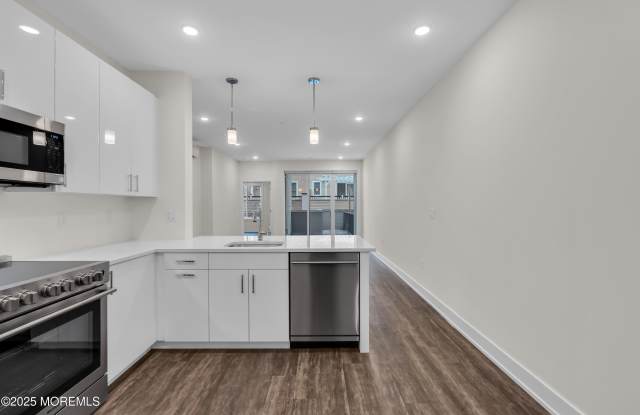 521 Lake Avenue unit: 215