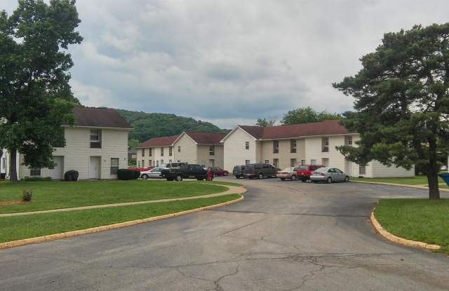 1000 E Canal St - Unit D2 - Room 4