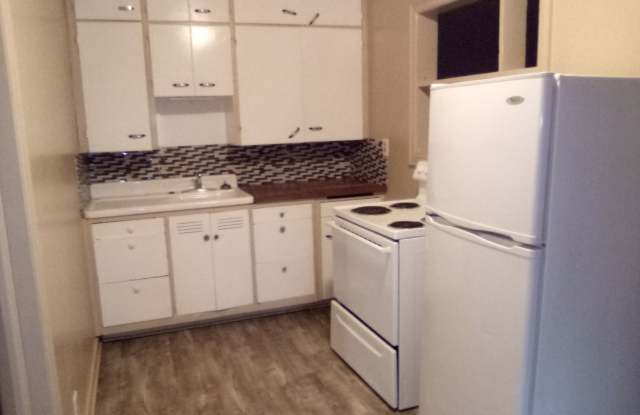 LOWER SOUTH HILL GEM NEAR ROCKET BAKERY