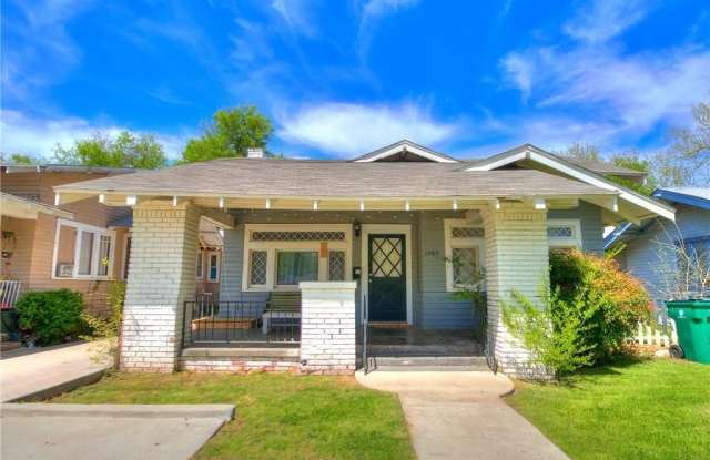 2 BED 1 BATH MILITARY PARK ADDITION CRAFTSMAN BUNGALOW
