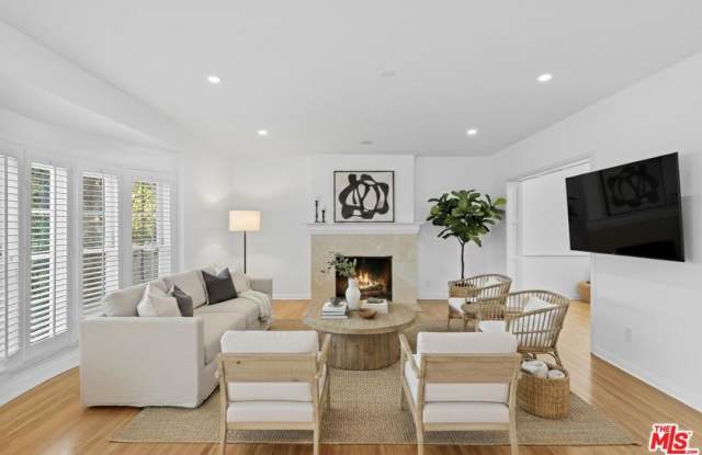 Photo of 920 Carrillo Drive