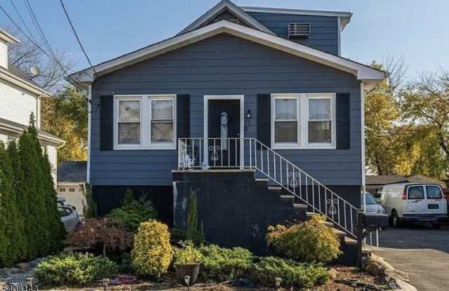 28 Sabina St
