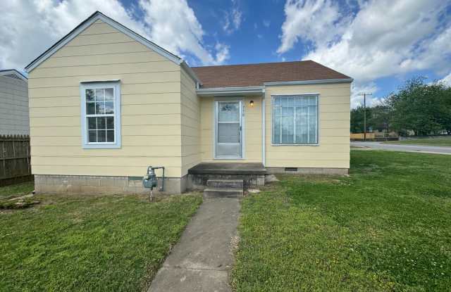 2 bedroom 1 bathroom home Ready for move-in May 1st!!! - 750 North Florence Place, Tulsa, OK 74110