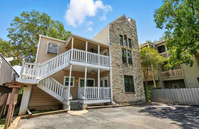 Photo of FABULOUS walkable/bikeable 3BR with parking in Hyde Park