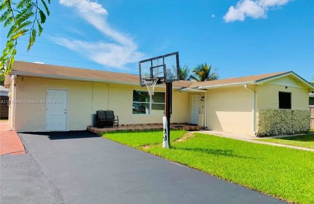 20520 SW 117th Ave - 20520 Southwest 117th Avenue, South Miami Heights, FL 33177