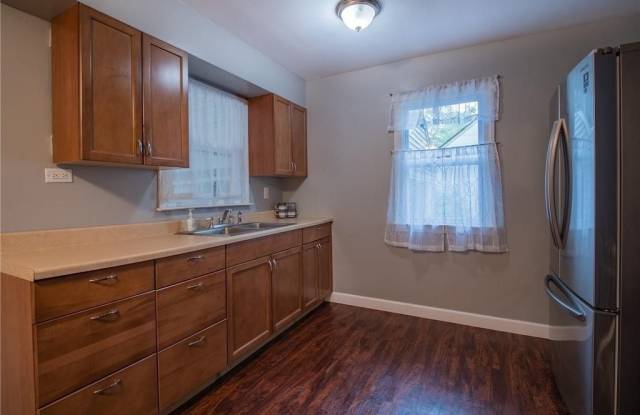 1782 Beechwood Street NE