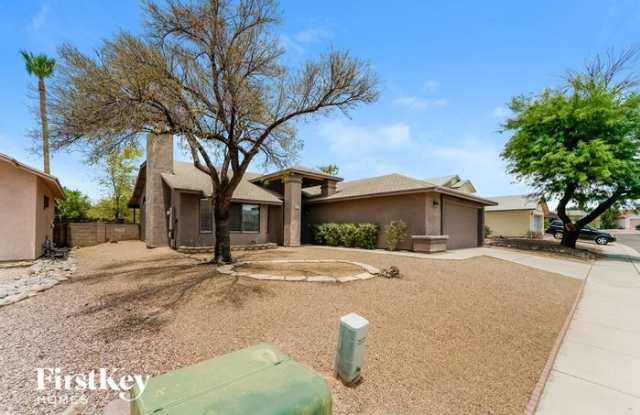 9741 North Camino del Fierro