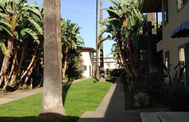 826 N Barranca, - 15