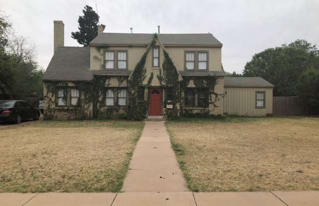 Photo of MOVE IN SPECIAL! Gorgeous Vintage home!