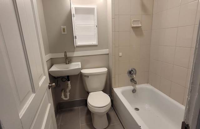 133 Winifred Street West - 3