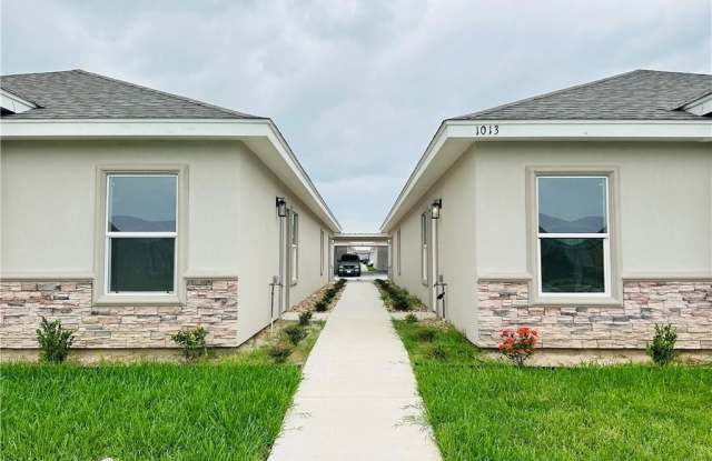 Photo of 1013 N Clarence Avenue