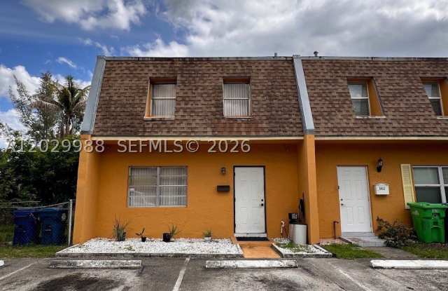 5950 NW 25th Pl