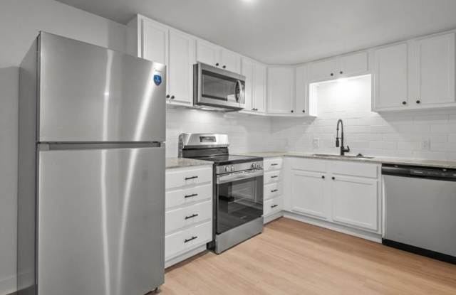 519 W Houston Street, A