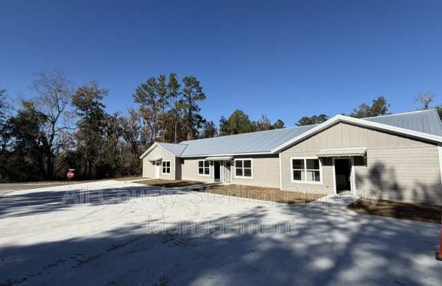 Photo of 1418 SE Magnolia Loop