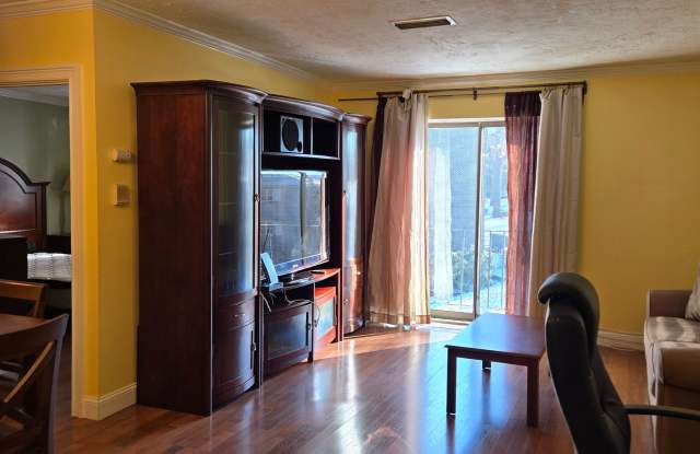 "FURNISHED" 1bd! Walk-in closet, private balcony, central AC, and in-unit LAUNDRY!