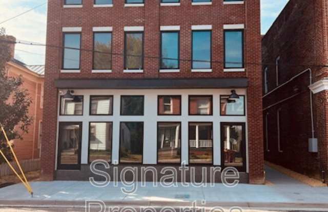712 High St