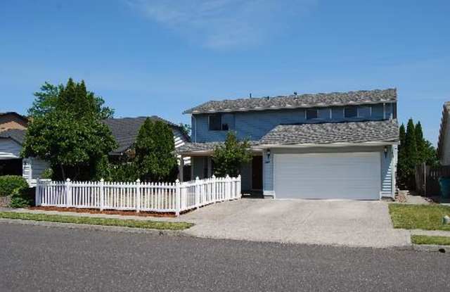 Photo of Wonderful Two Level Four Bedroom in Beautiful  Convenient East County