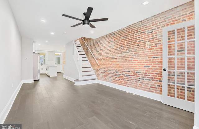 263 S ROBINSON Street