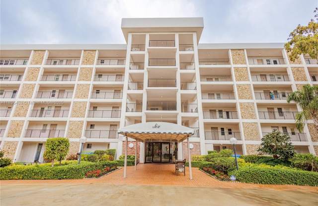 Photo of 2751 N Palm Aire Dr