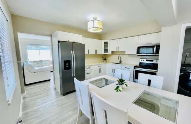 Photo of 1002 S 27th Ave