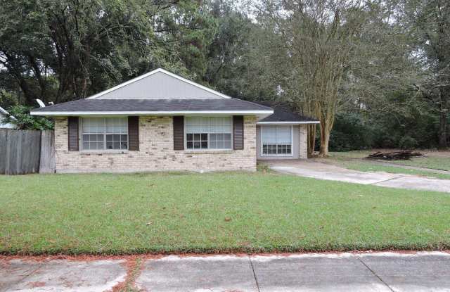 1808 Southland Court - 1808 Southland Court, Village St. George, LA 70810