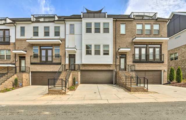 Incredible Townhome in Near Uptown with Move-In Special!