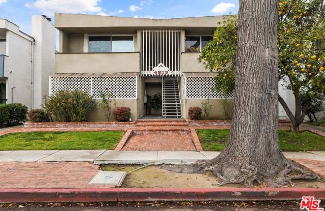 4213 Whitsett Ave