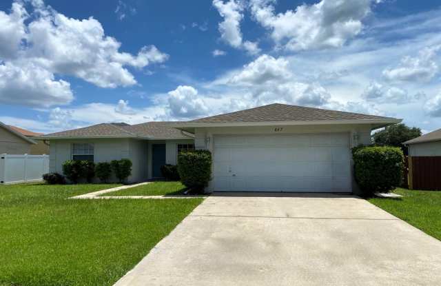 Move in Ready!!! 3 bedroom 2 bath in Poinciana Area!!!
