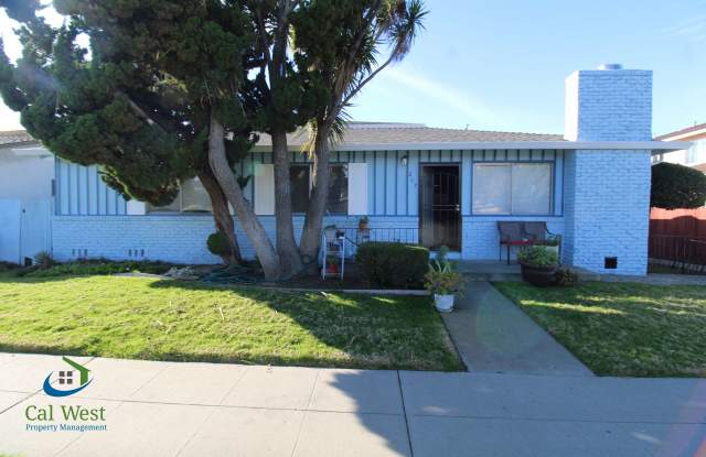 $2,095 1 Bedroom 1 Bath Upstairs Apartment in 4 Plex