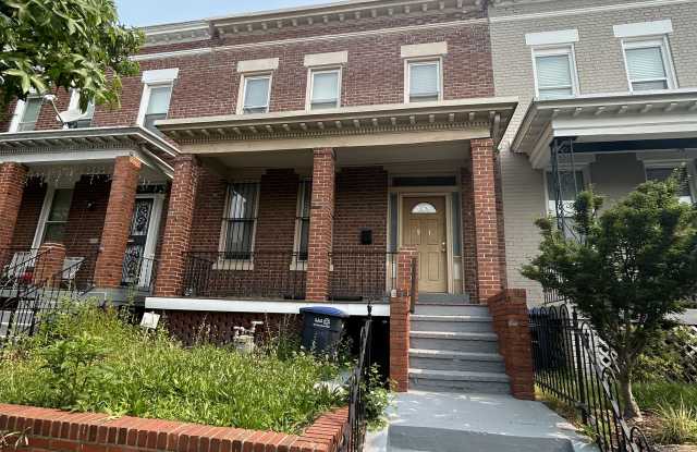 1202 I St NE