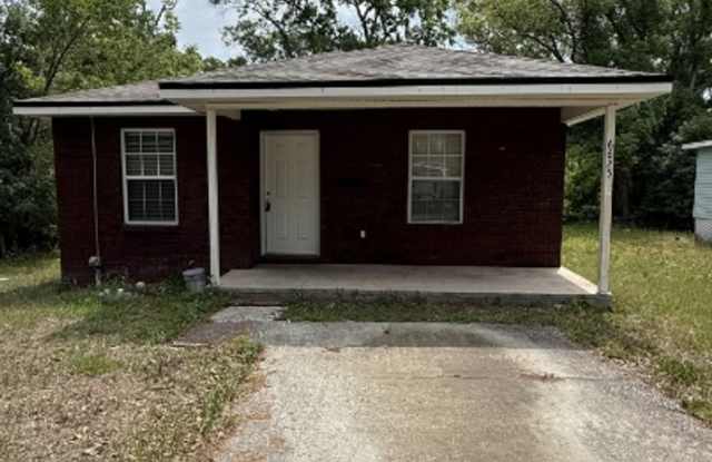 Photo of Beautiful 3 Bedroom 2 Bath House with New Kitchen