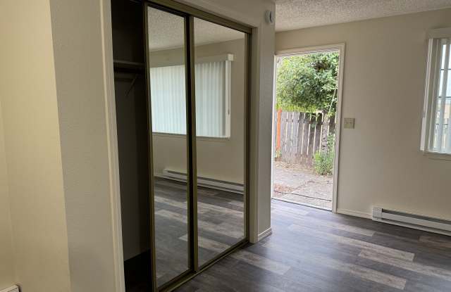 Photo of 4886 Silverton Rd Ne