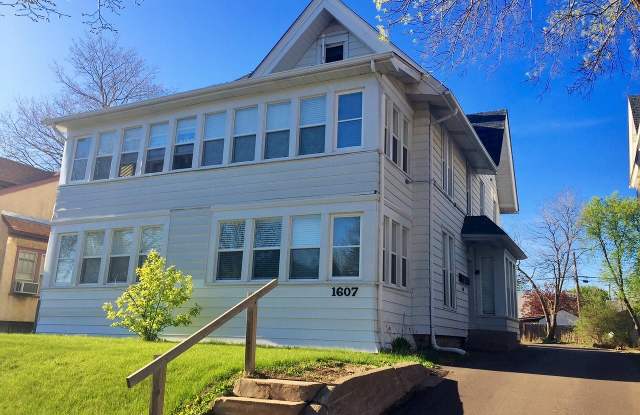 Photo of 2 Br/1 Ba Condo in St. Paul Midway w/ Off-Street Parking, Hdwd Flrs, Eat-in-Kitch!