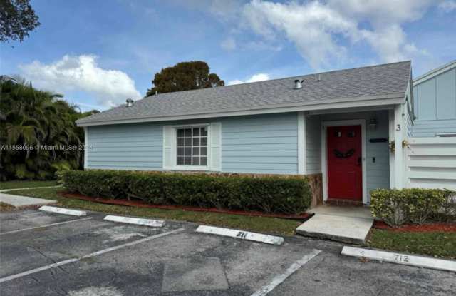 13757 SW 149th Cir Ln - 13757 Southwest 149th Circle Lane, Country Walk, FL 33186