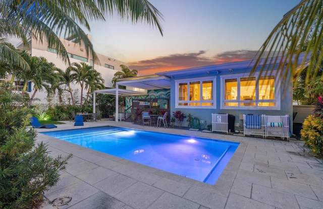 Photo of 1361 NE 104th St