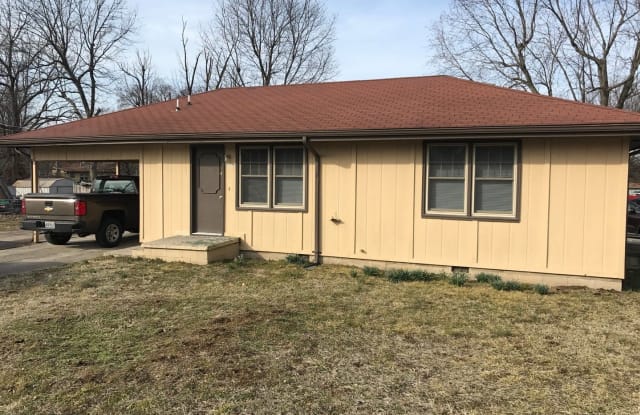 2667 E Locust - 2667 East Locust Street, Springfield, MO 65803