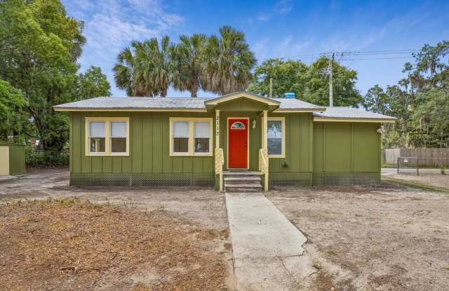 2113 Silverlake Dr
