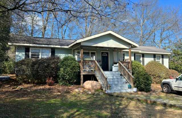 Photo of Cozy 4- bedroom house!