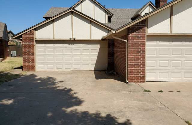 (2) Bed/(1.5) Bath Townhome Available NOW!