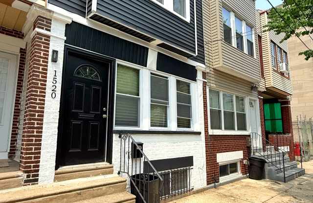 Photo of 1520 S Myrtlewood St