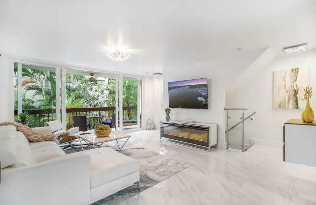 995 9th Avenue South