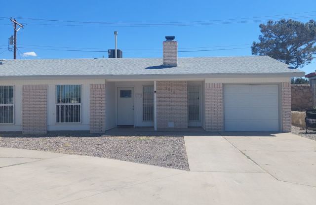 Welcome Home ! 3 bedroom 1.5 bath rental -DUPLEX - 2212 Cumbre Negra Street, El Paso, TX 79935