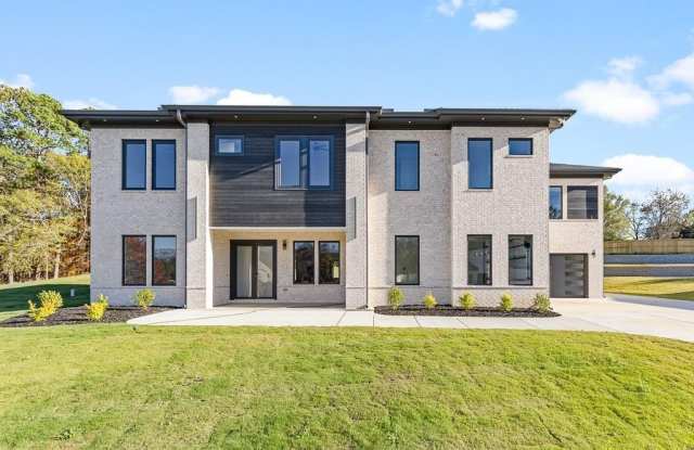 Photo of 555 Versailles Drive