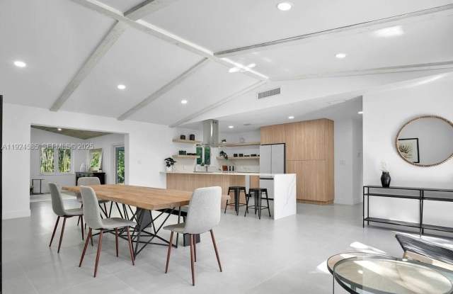 Photo of 117 NE 20th St