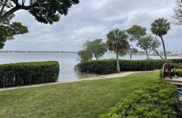 264 NE Edgewater Drive unit: 102