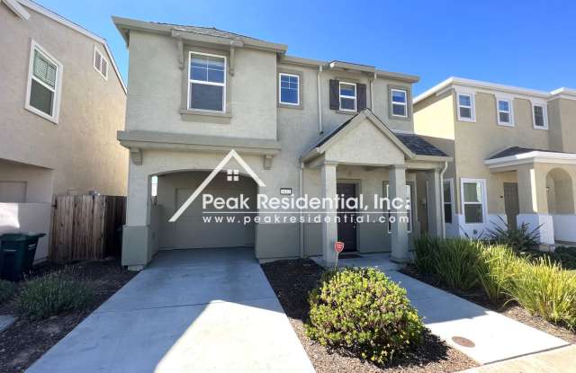 Newer 3bd/2.5 ba Home with 1 Car Garage in Gated Community