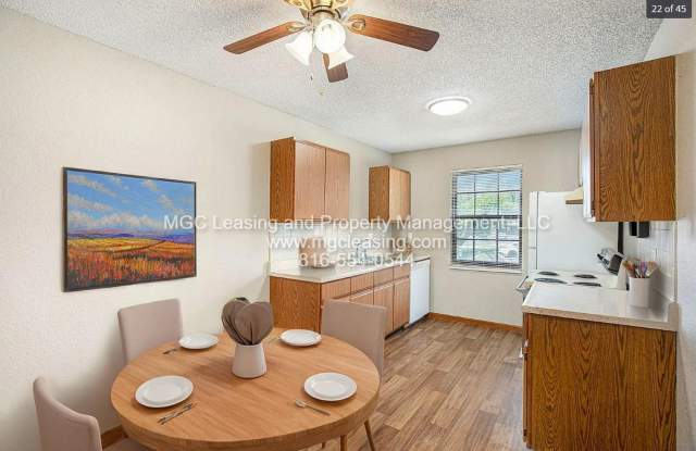 224-234 NW Woods Chapel Rd