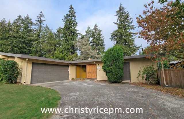 820 172nd Ave NE